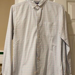 Vineyard Vines Men’s button down shirt, size S